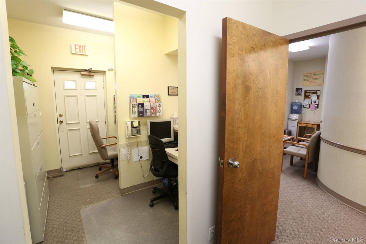 Home Office, Interior