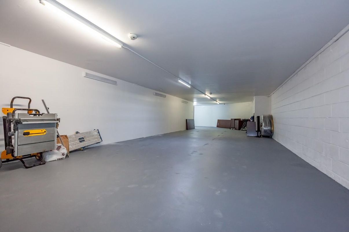 Garage, Interior