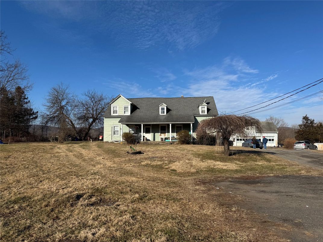 Backyard, Exterior, Facade, Cape Cod