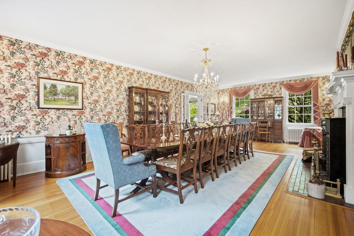 Chandelier, Dining room, Fireplace, Interior, Wood Texture Flooring