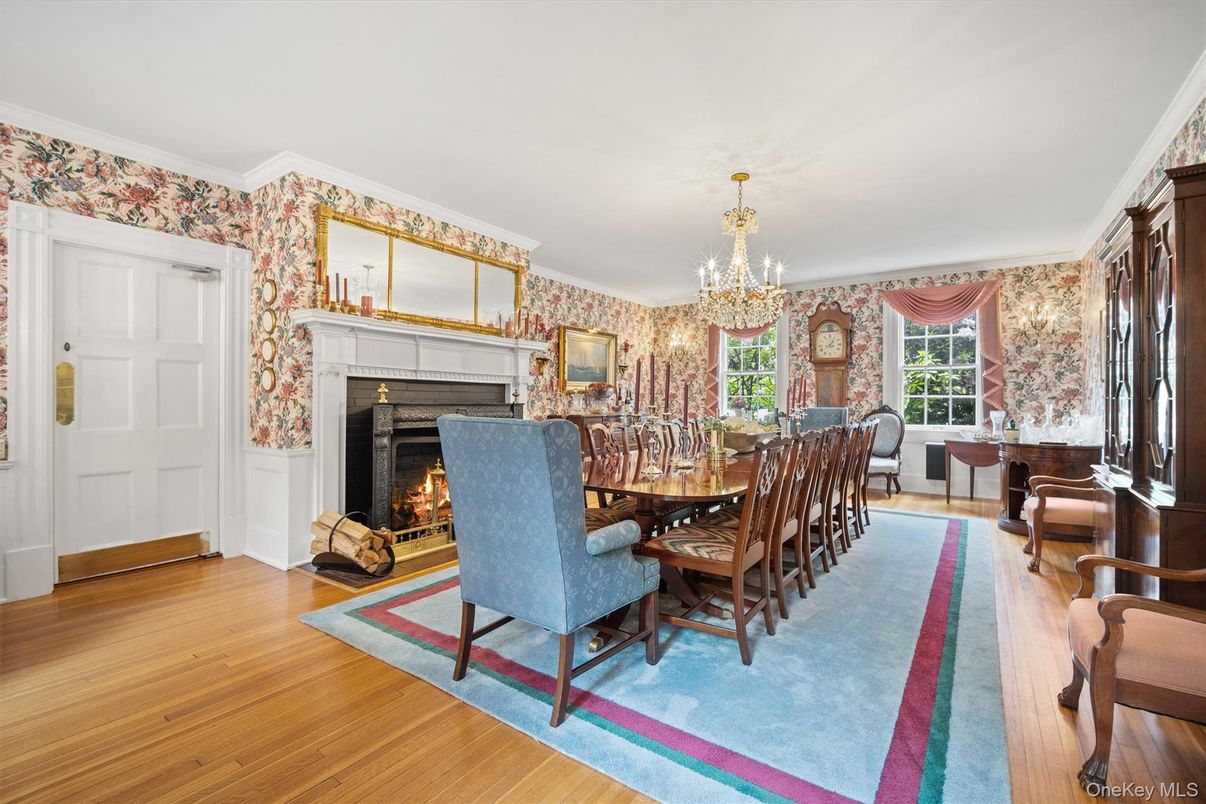Chandelier, Dining room, Fireplace, Interior, Wood Texture Flooring