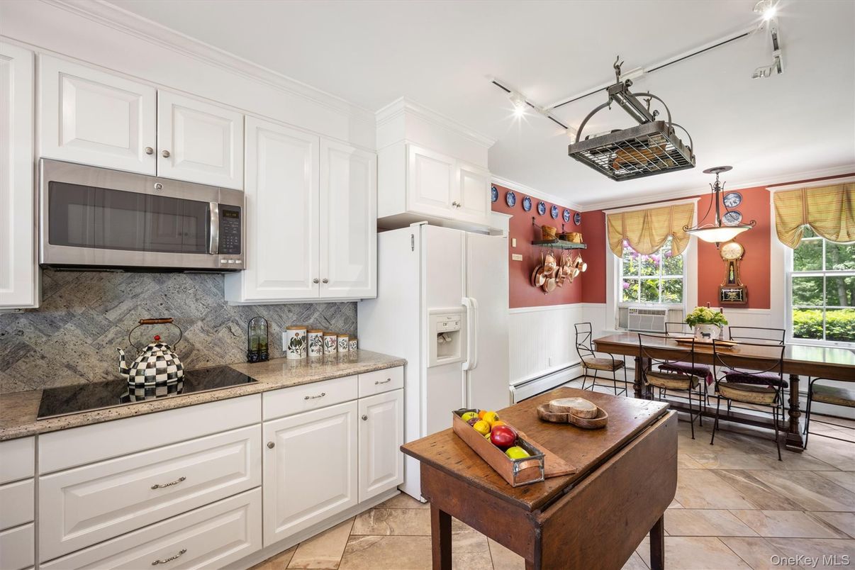 Dining room, Interior, Kitchen, Pendant Lights