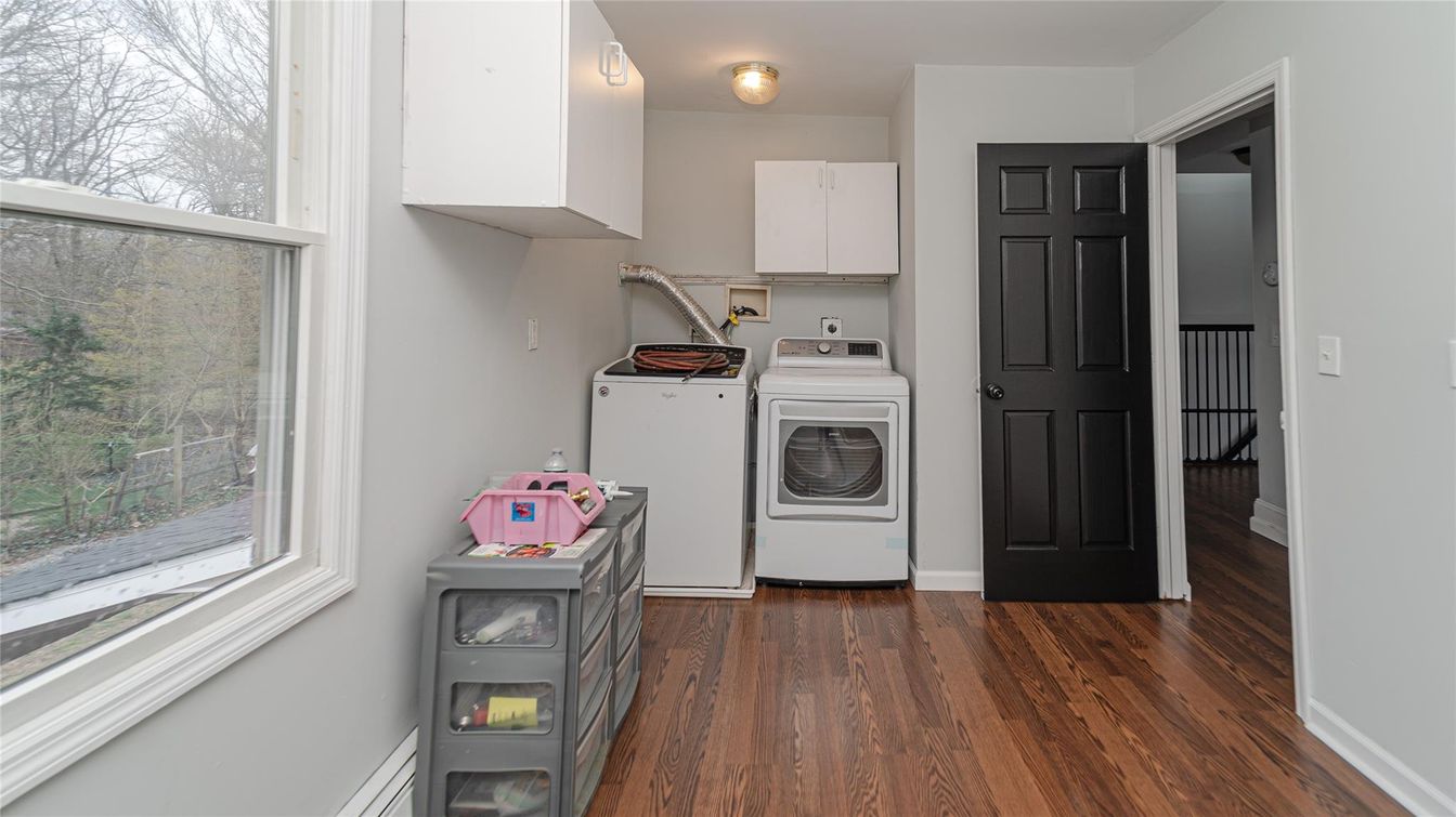Interior, Washer, Wood Texture Flooring