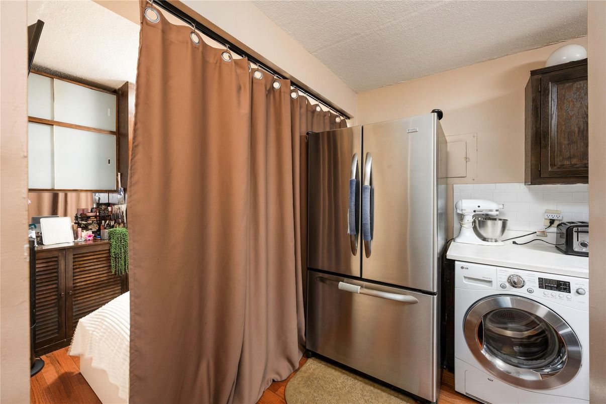 Interior, Kitchen, Washer, Wood Texture Flooring