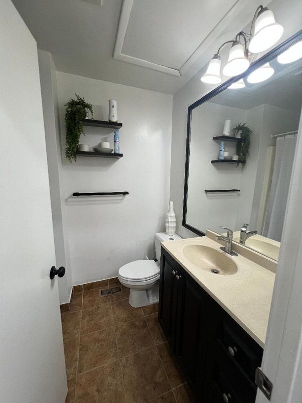 Bathroom, Dual Sink Vanities, Interior