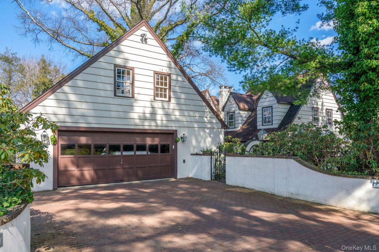 Attached, Exterior, Facade, A Frame