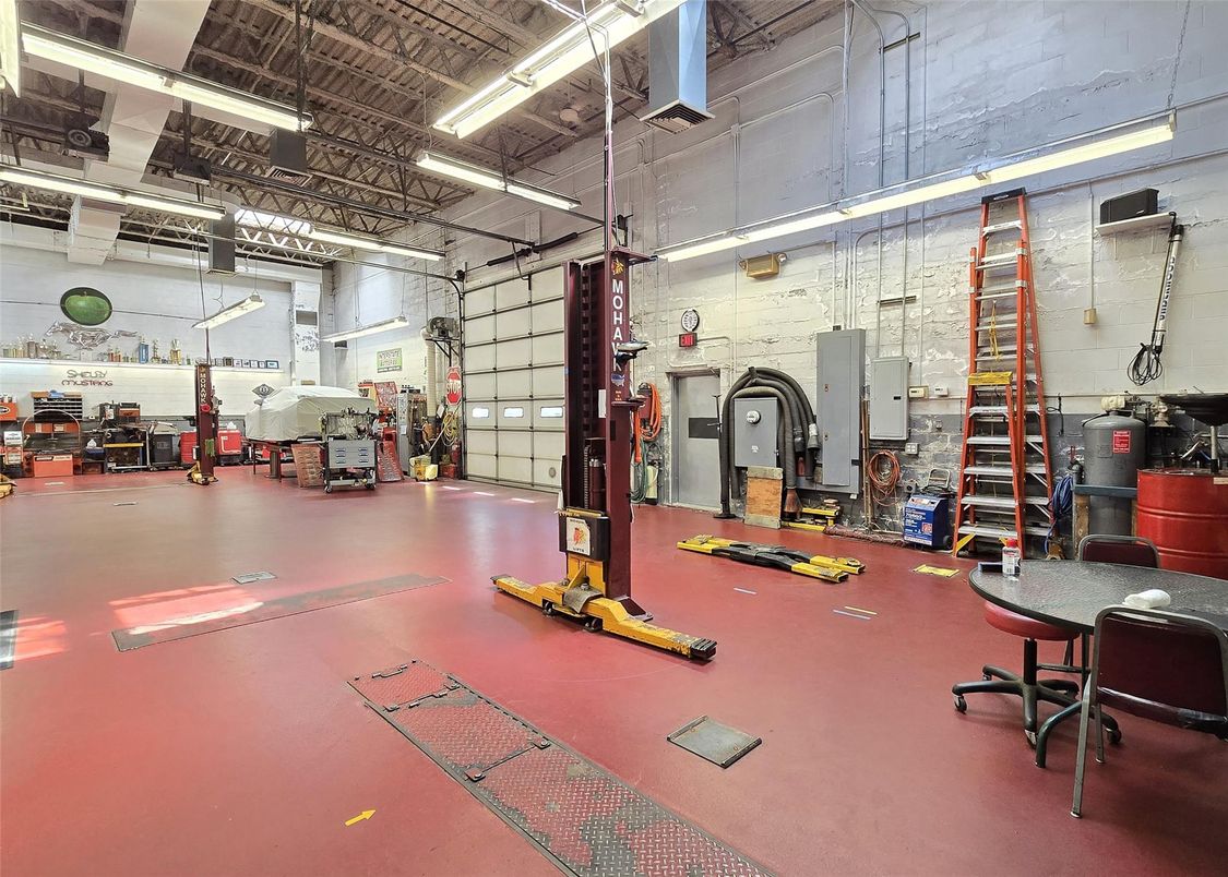 Fitness Equipment, Interior, Recessed Lighting