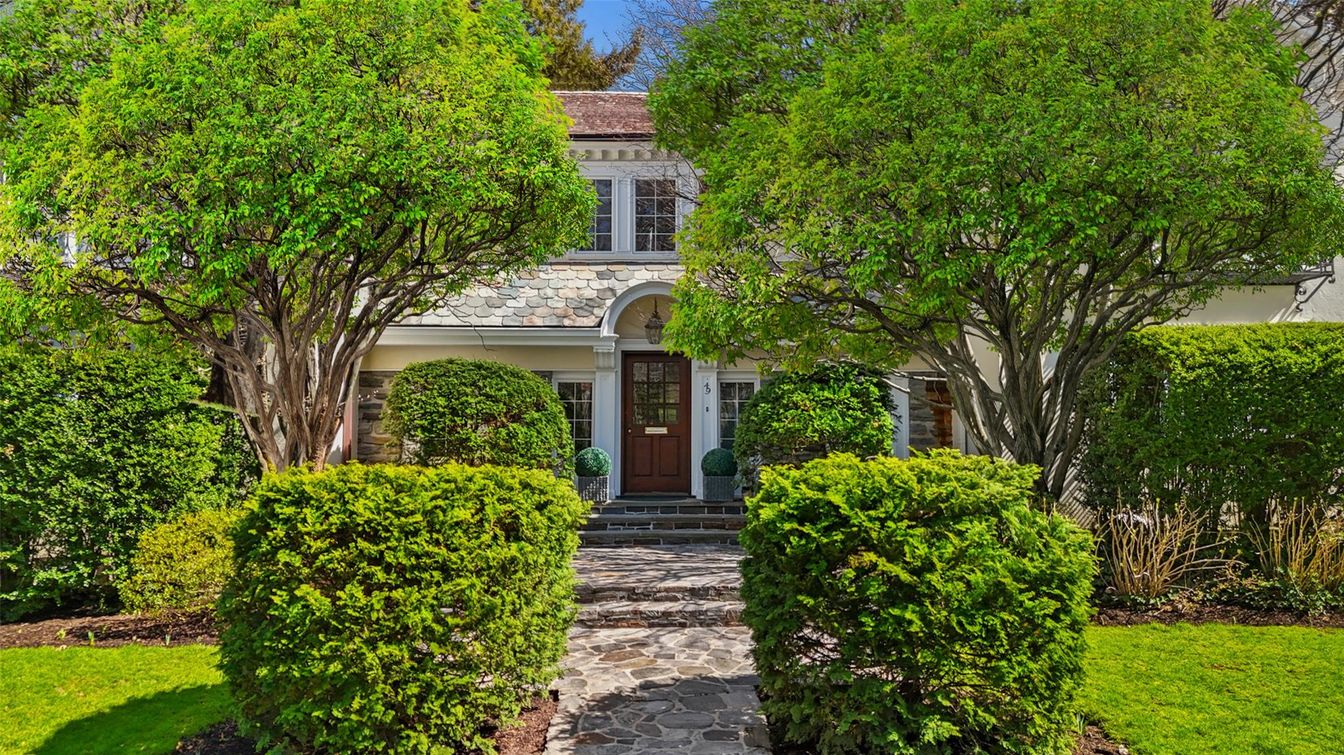 Exterior, Facade, None