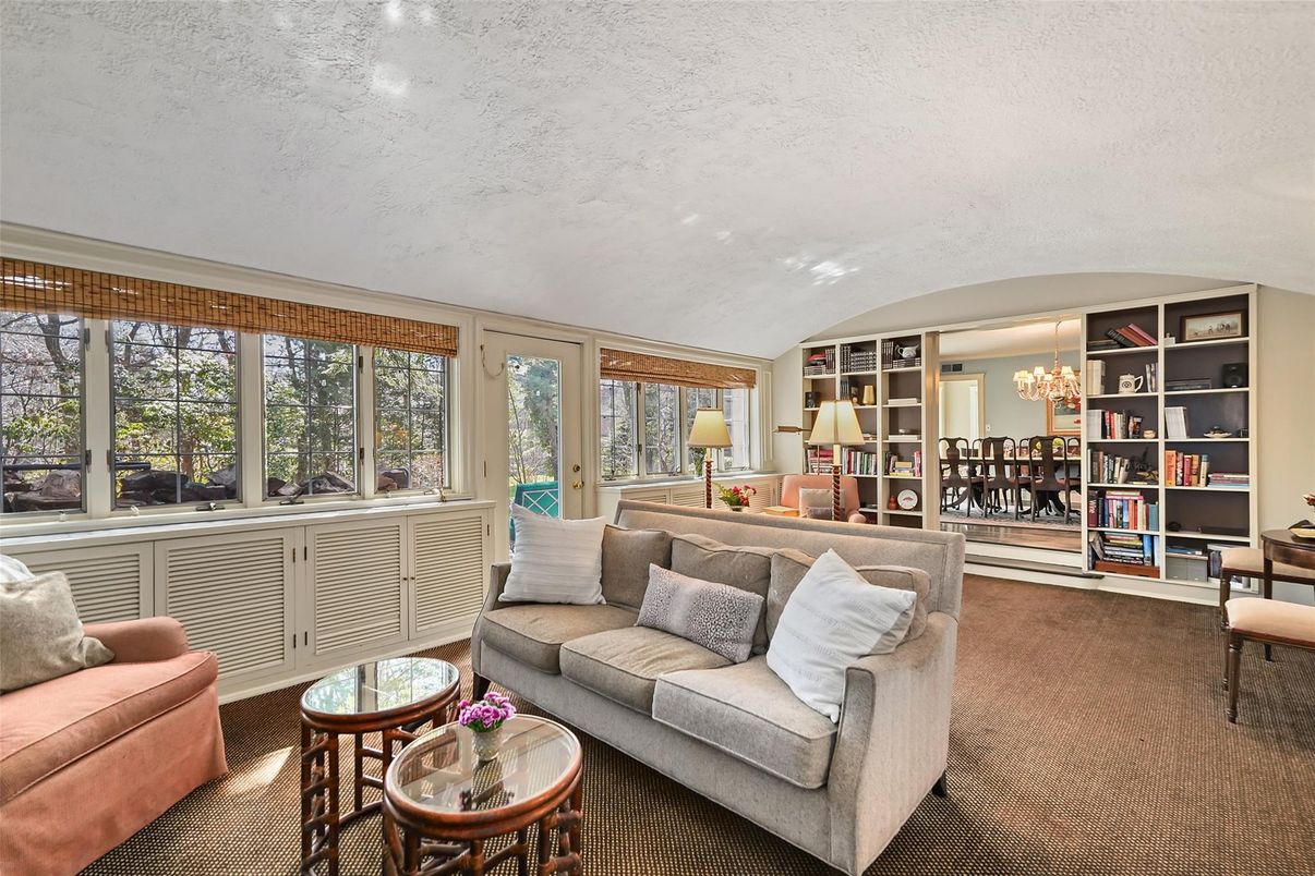 Chandelier, Dining room, Interior, Living room