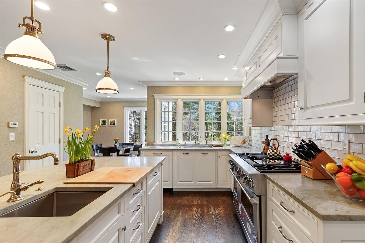 Dining room, Interior, Kitchen, Pendant Lights, Recessed Lighting, Wood Texture Flooring