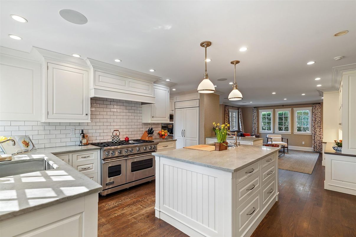 Interior, Kitchen, Living room, Pendant Lights, Recessed Lighting, Stainless Steel Appliances, Wood Texture Flooring