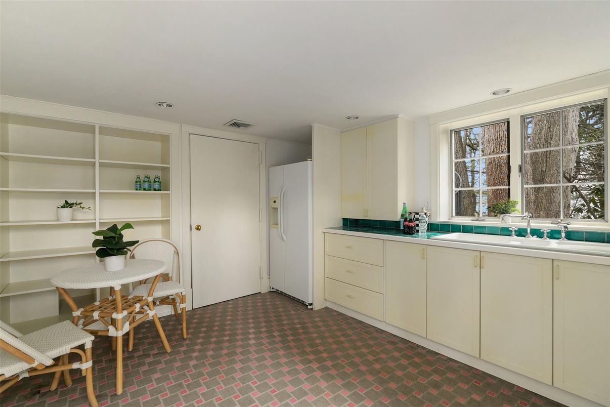 Dining room, Interior, Recessed Lighting