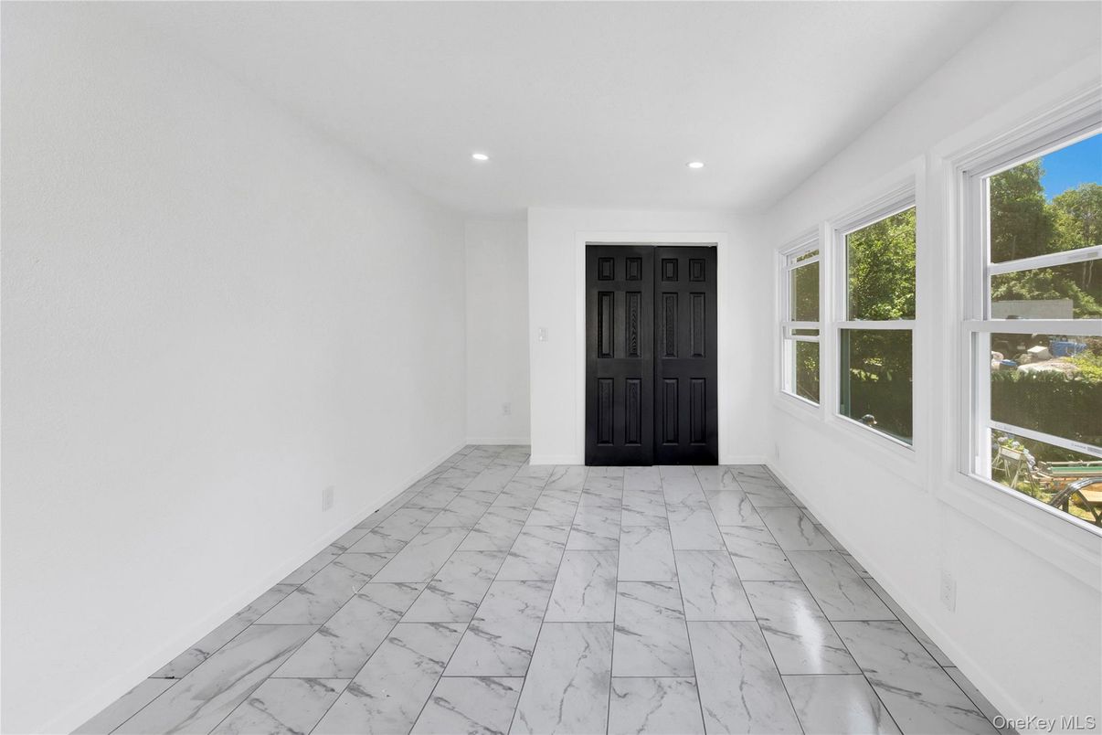 Empty room, Interior, Marble, Recessed Lighting