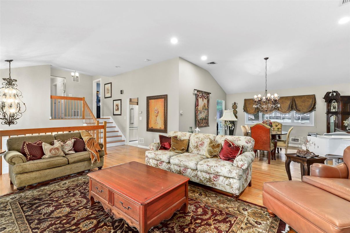 Chandelier, Dining room, Interior, Living room, Recessed Lighting, Wood Texture Flooring