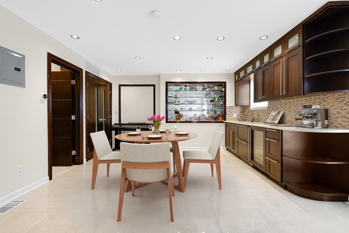 Dining room, Interior, Recessed Lighting
