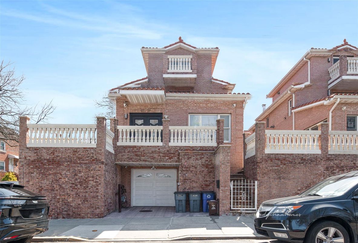 Attached, Exterior, Facade, Brick Facade, Rowhouse