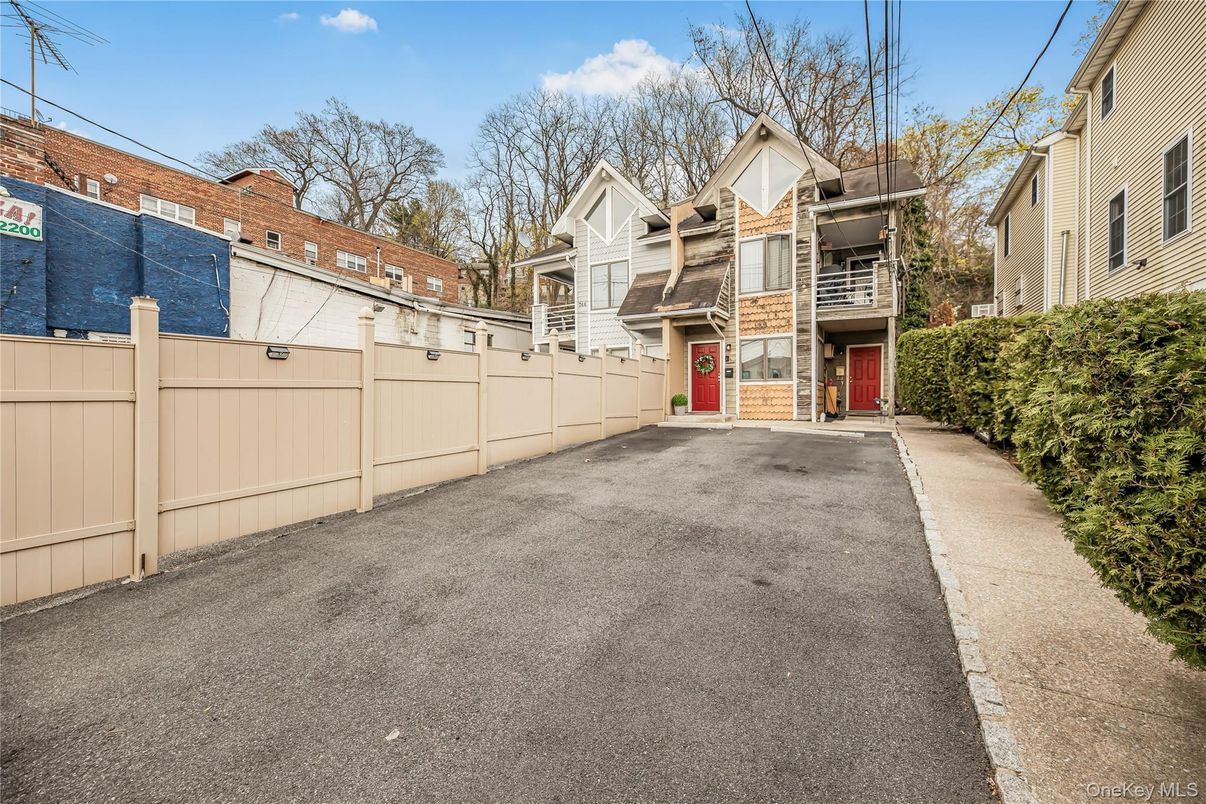 Exterior, Facade, None