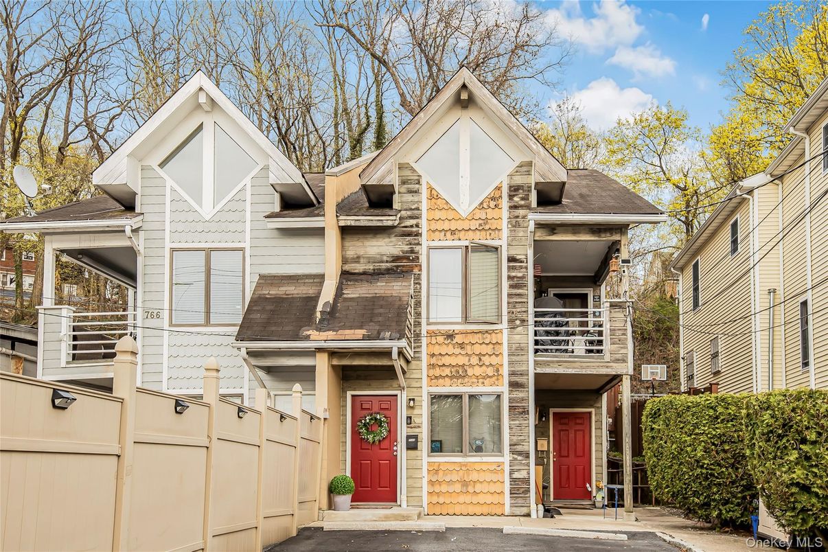 Exterior, Facade, Queen Anne Victorian