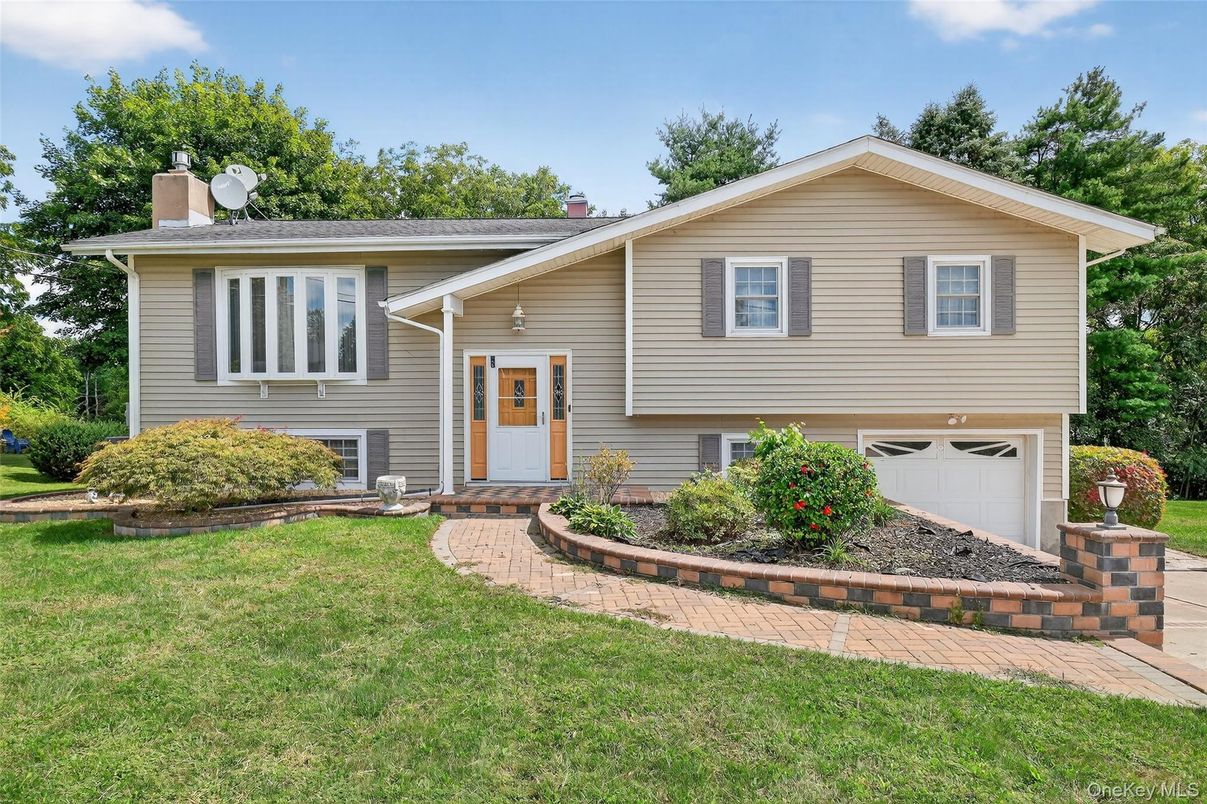 Attached, Exterior, Facade, Raised Ranch