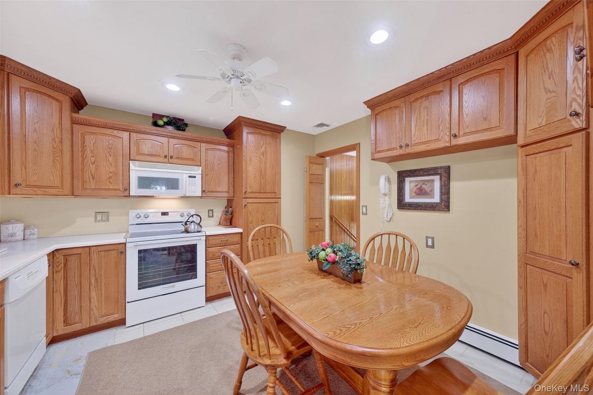 Dining room, Interior, Kitchen, Recessed Lighting