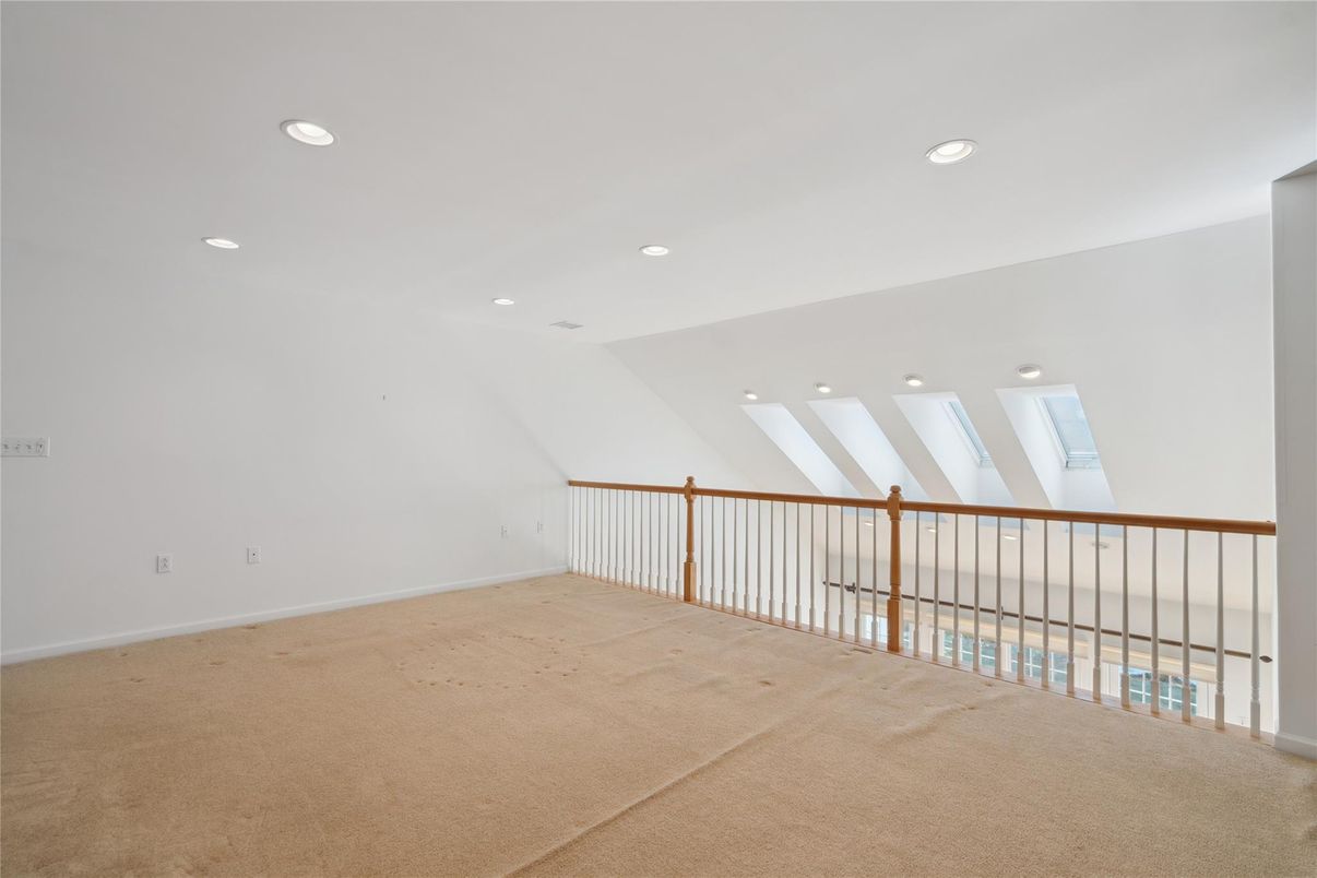 Empty room, Interior, Recessed Lighting