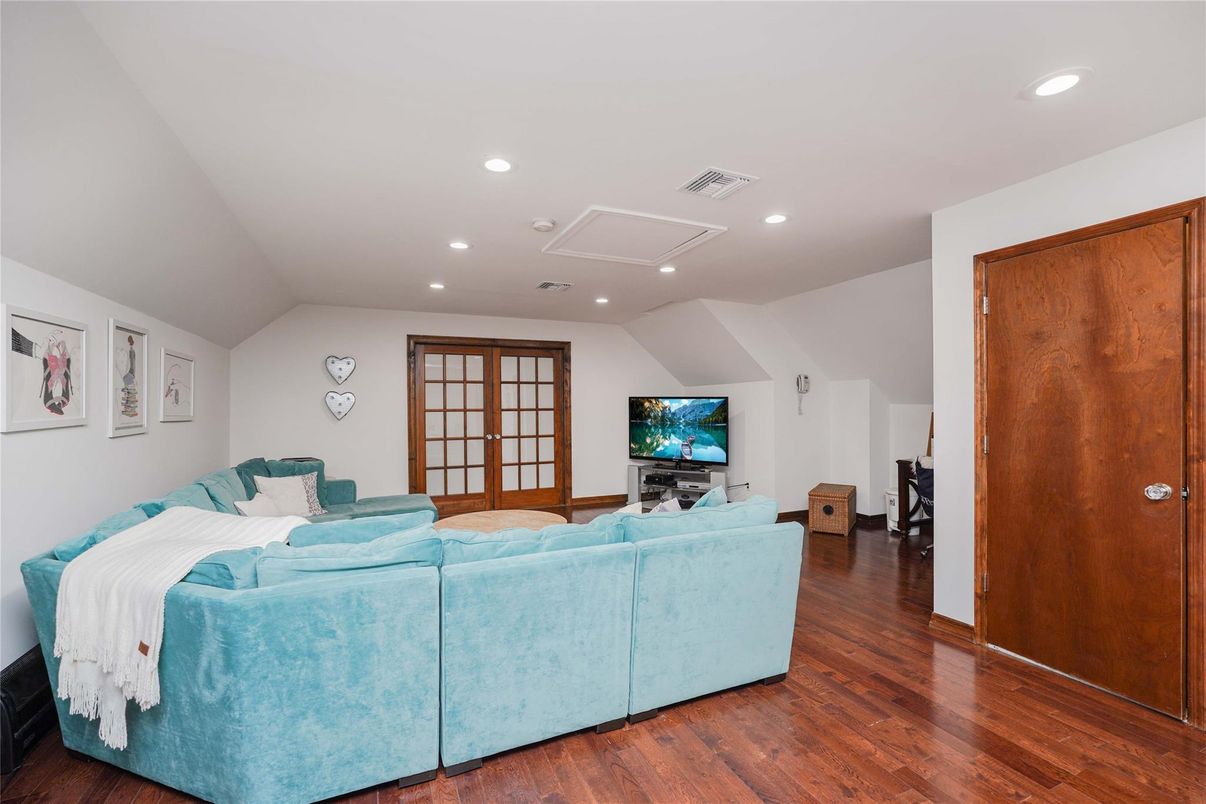 Bedroom, Interior, Living room, Recessed Lighting, Wood Texture Flooring