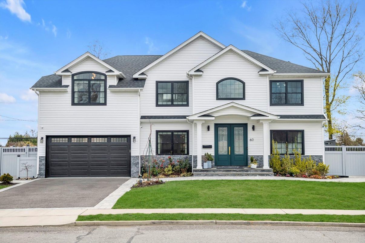 Attached, Exterior, Facade, Farmhouse