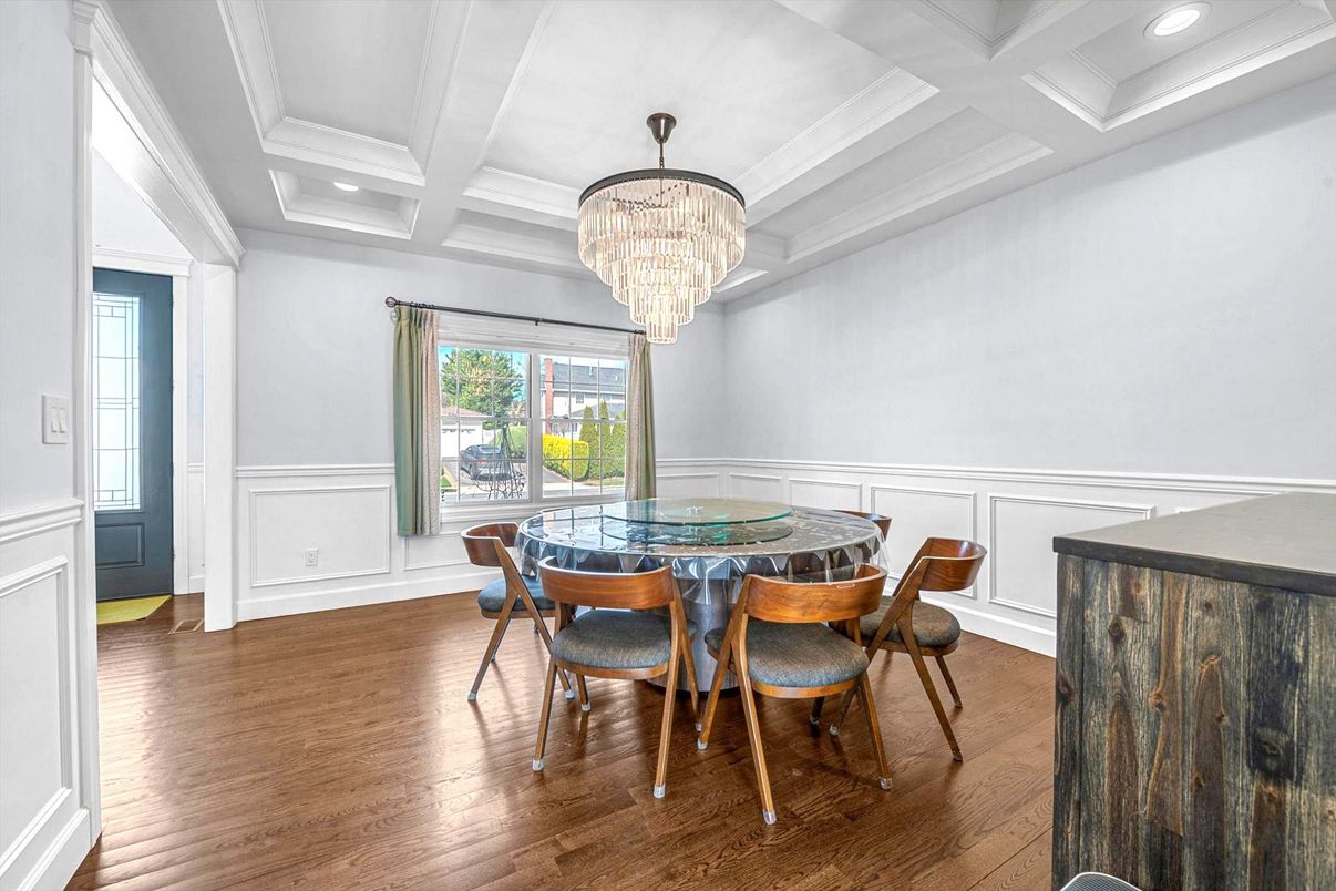 Chandelier, Dining room, Interior, Recessed Lighting, Wood Texture Flooring