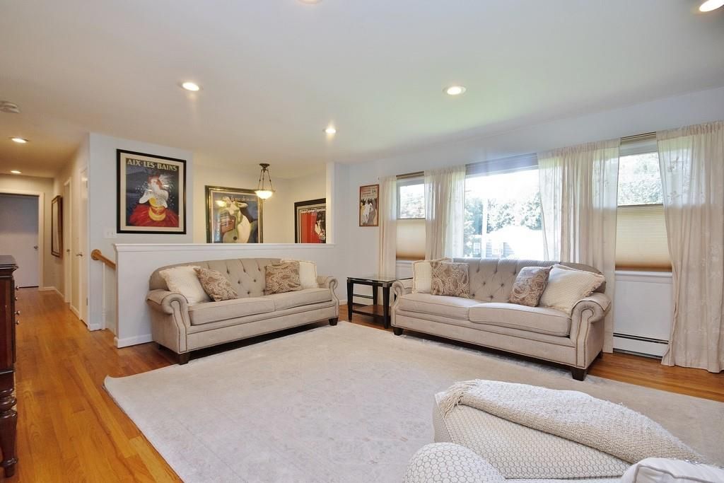 Interior, Living room, Pendant Lights, Recessed Lighting, Wood Texture Flooring