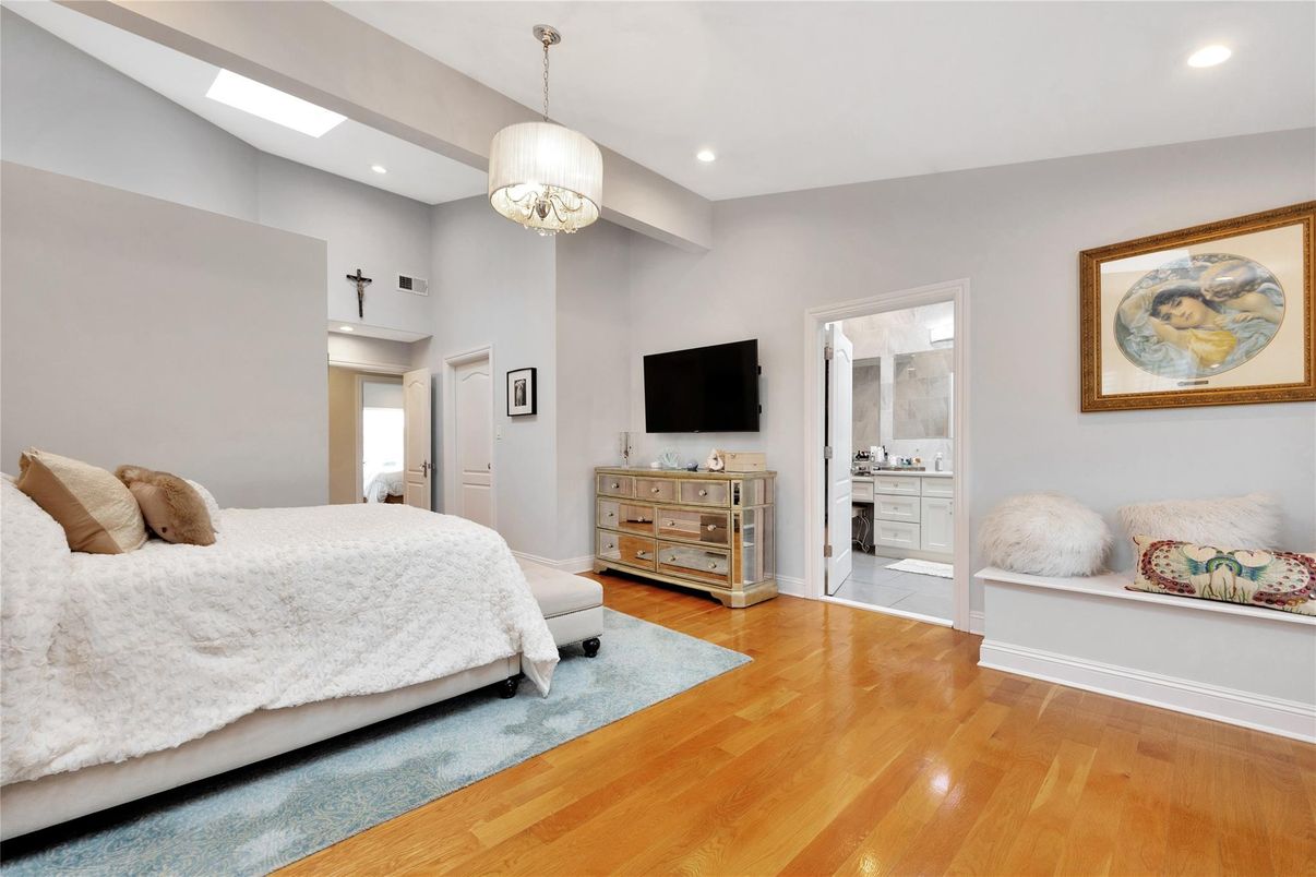 Bedroom, Interior, Pendant Lights, Recessed Lighting, Wood Texture Flooring