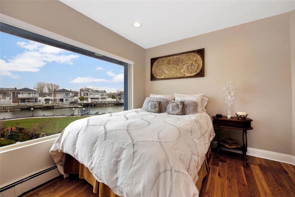 Bedroom, Interior, Recessed Lighting, Water, Wood Texture Flooring