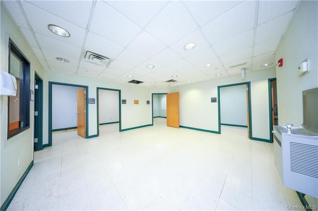 Empty room, Interior, Projection Screen, Recessed Lighting