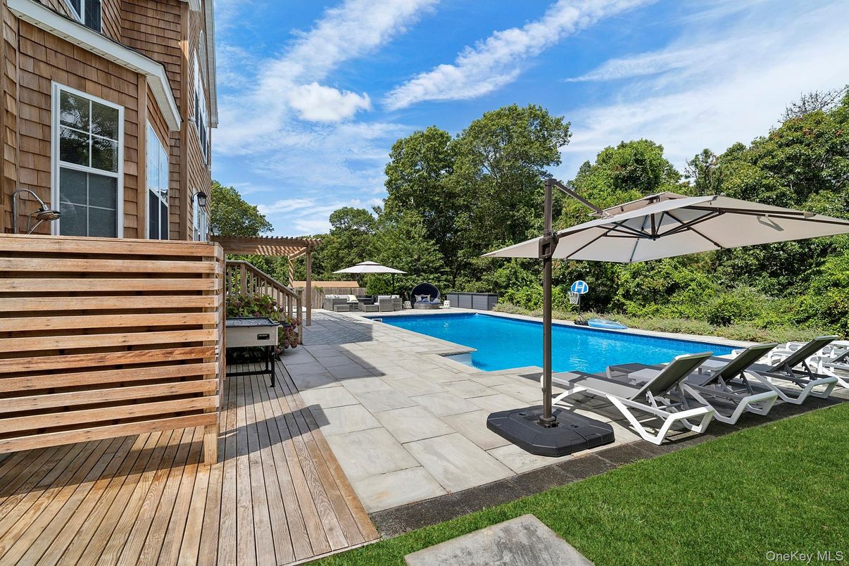 Exterior, Pool
