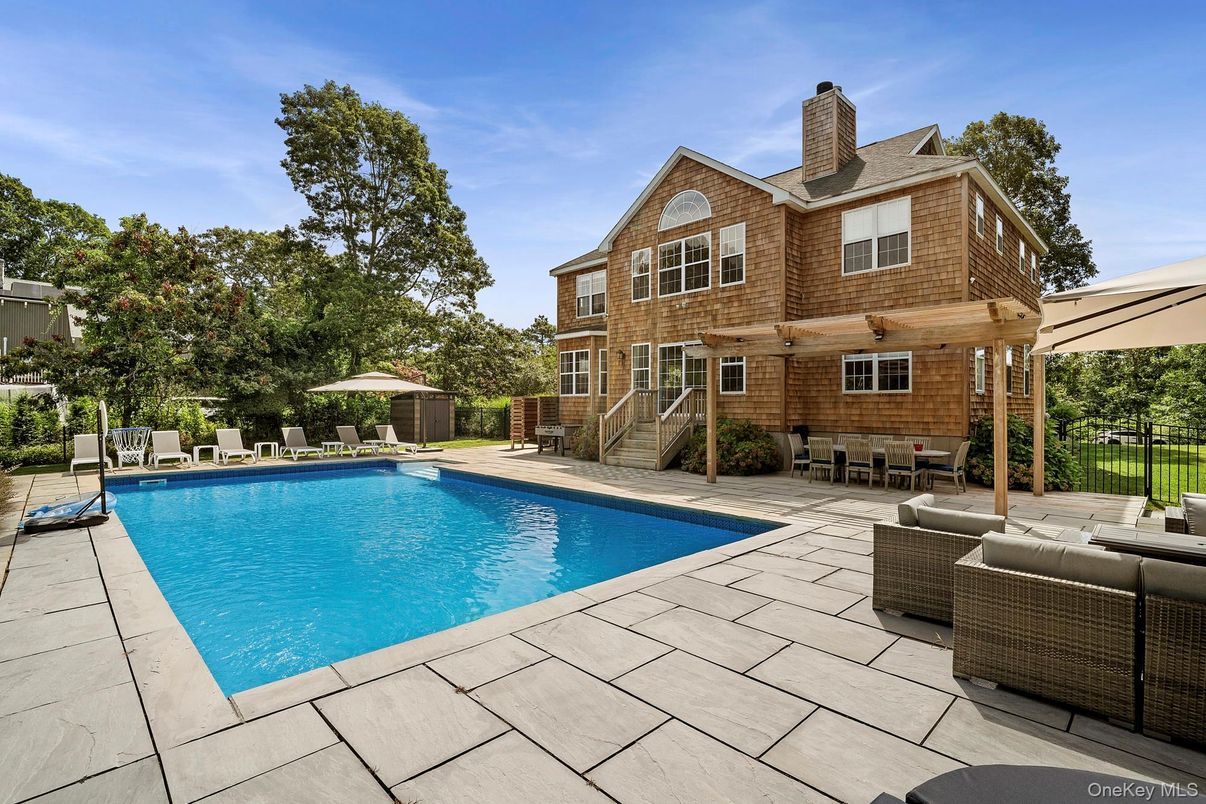 Exterior, Pool