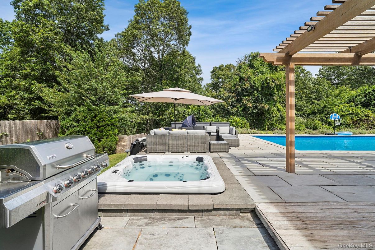 Exterior, Hot Tub, Pool