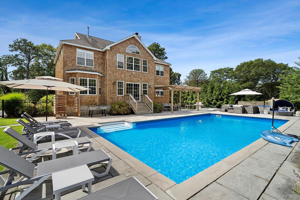 Exterior, Pool