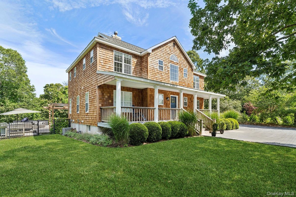 Backyard, Exterior, Facade, Queen Anne Victorian