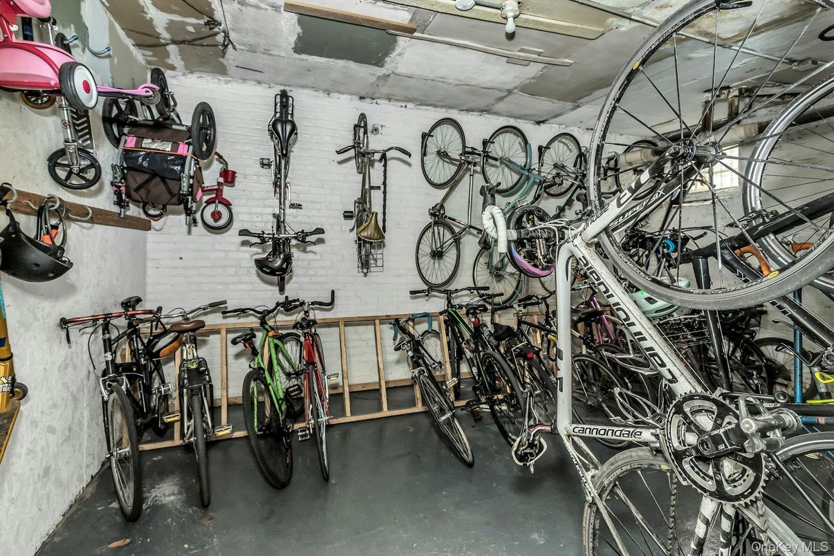 Garage, Interior