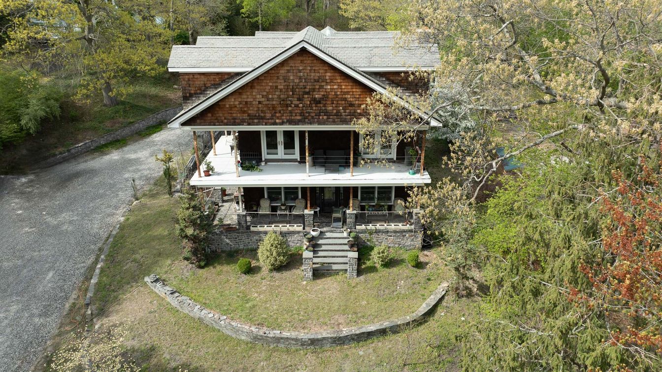 Exterior, Facade, Brick Facade, Queen Anne Victorian