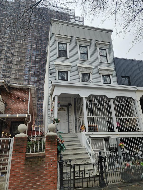 Exterior, Facade, Brick Facade, Rowhouse