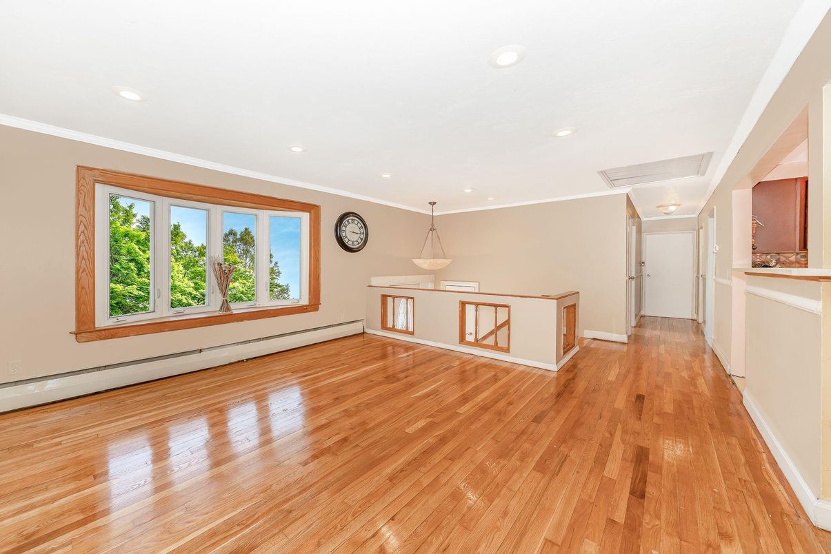 Interior, Pendant Lights, Recessed Lighting, Wood Texture Flooring
