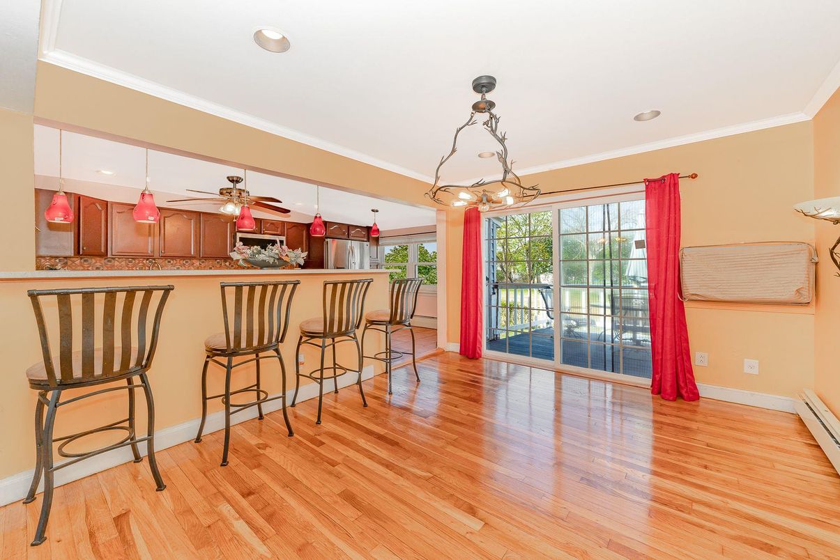 Interior, Pendant Lights, Recessed Lighting, Wood Texture Flooring