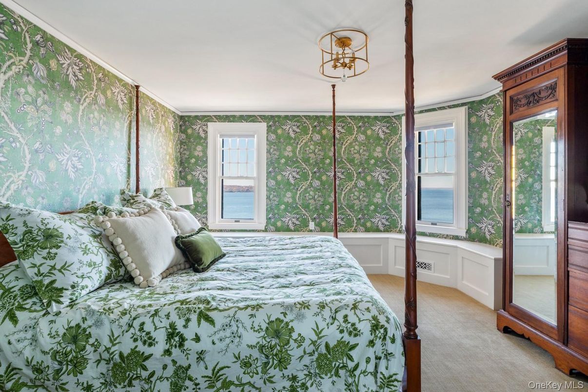 Bedroom, Interior, Water