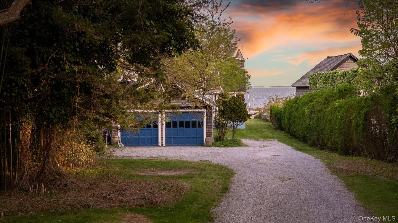 Backyard, Detached Garage, Exterior
