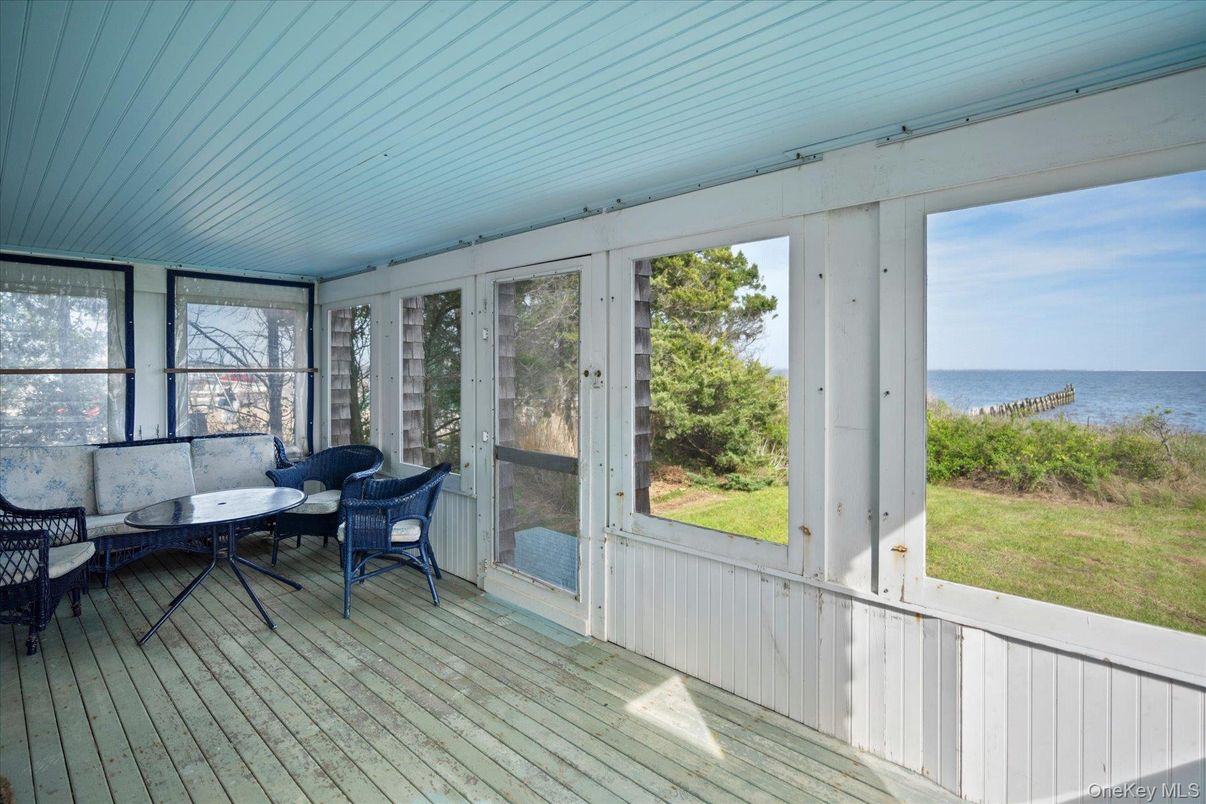 Interior, Sun Room, Water, Wood Texture Flooring