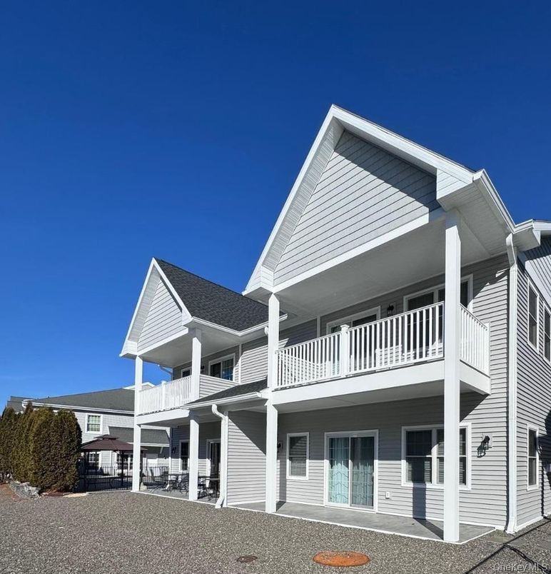Exterior, Facade, Farmhouse