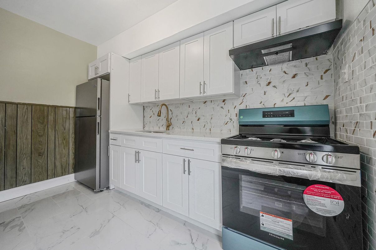 Interior, Kitchen, Marble, Stainless Steel Appliances