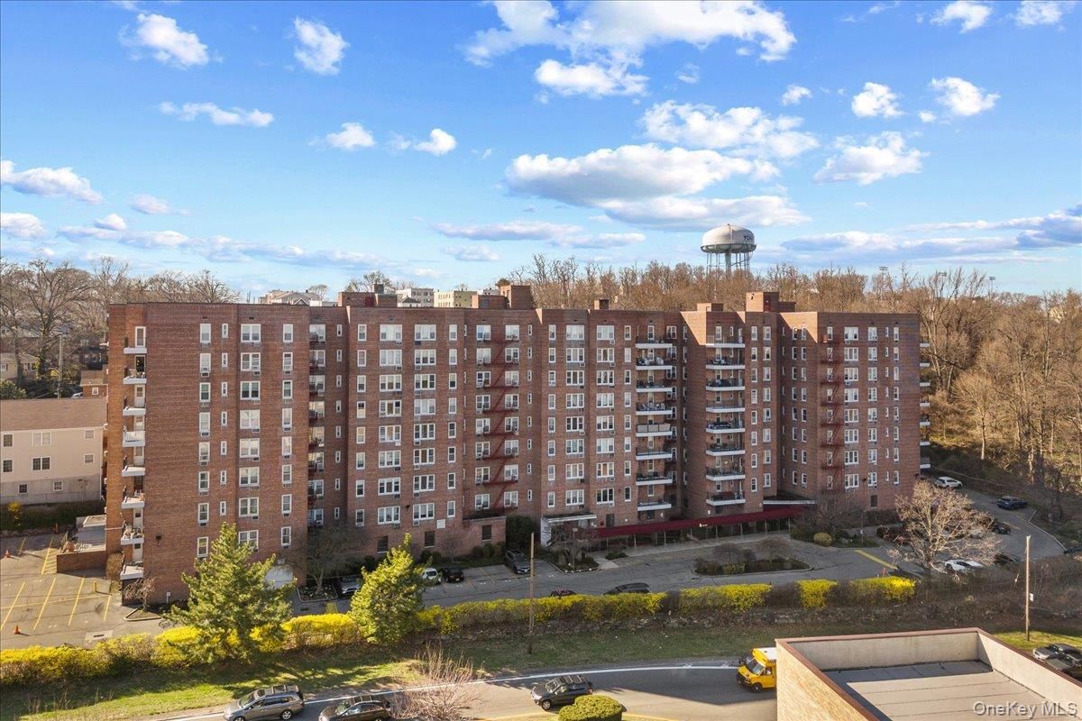 Exterior, Facade, Condo Building