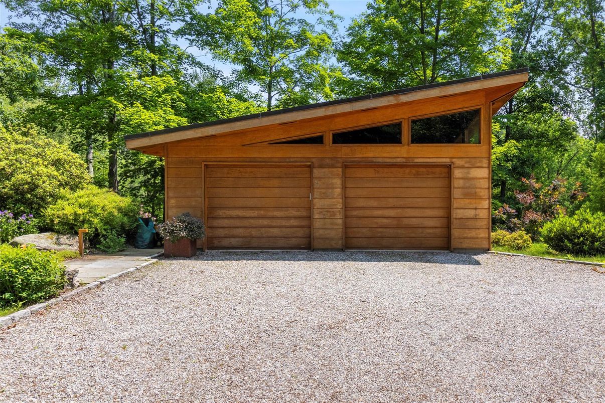 Detached Garage, Exterior