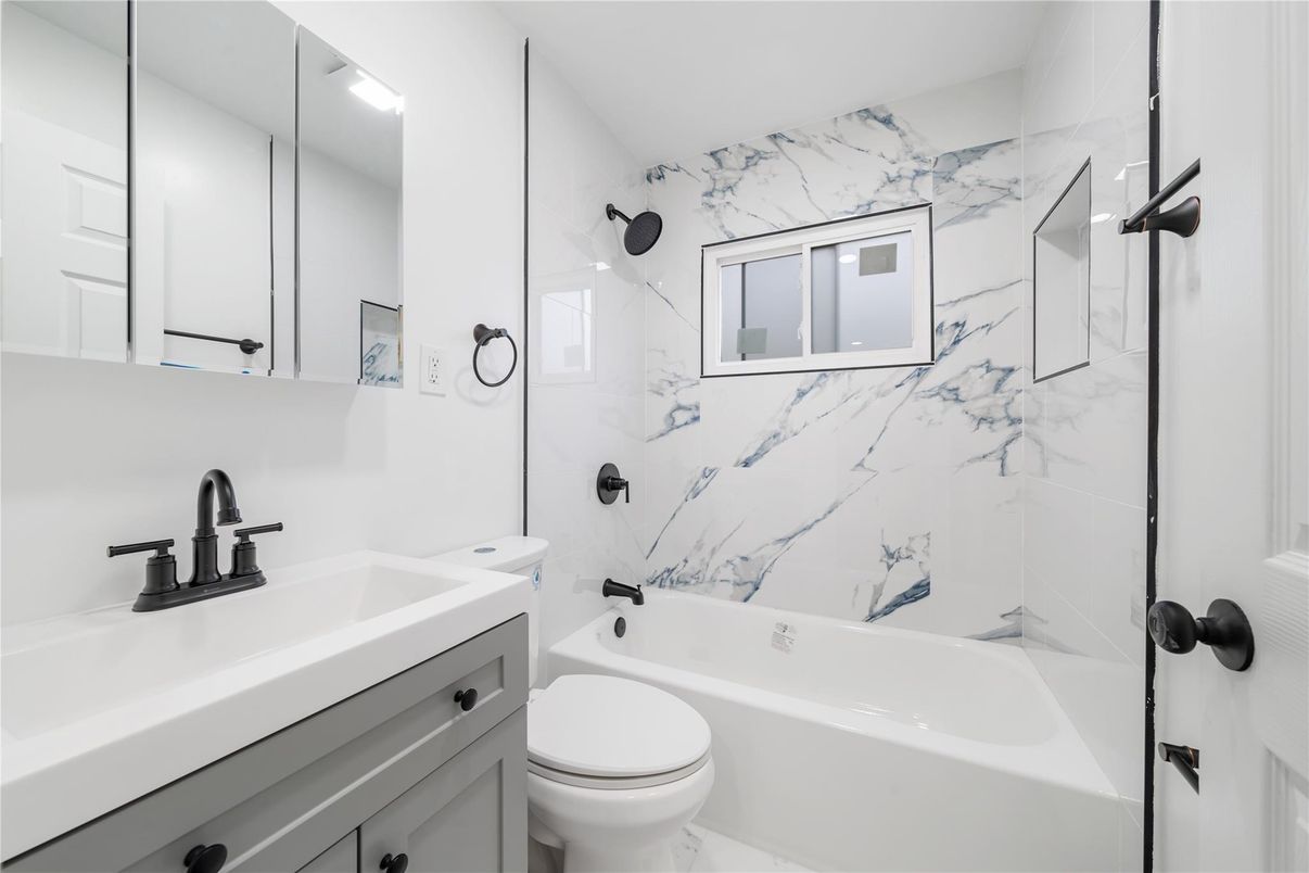 Bathroom, Interior, Marble Walls